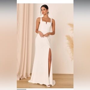 NWT-Everlasting Promise White Notched Backless Mermaid Dress